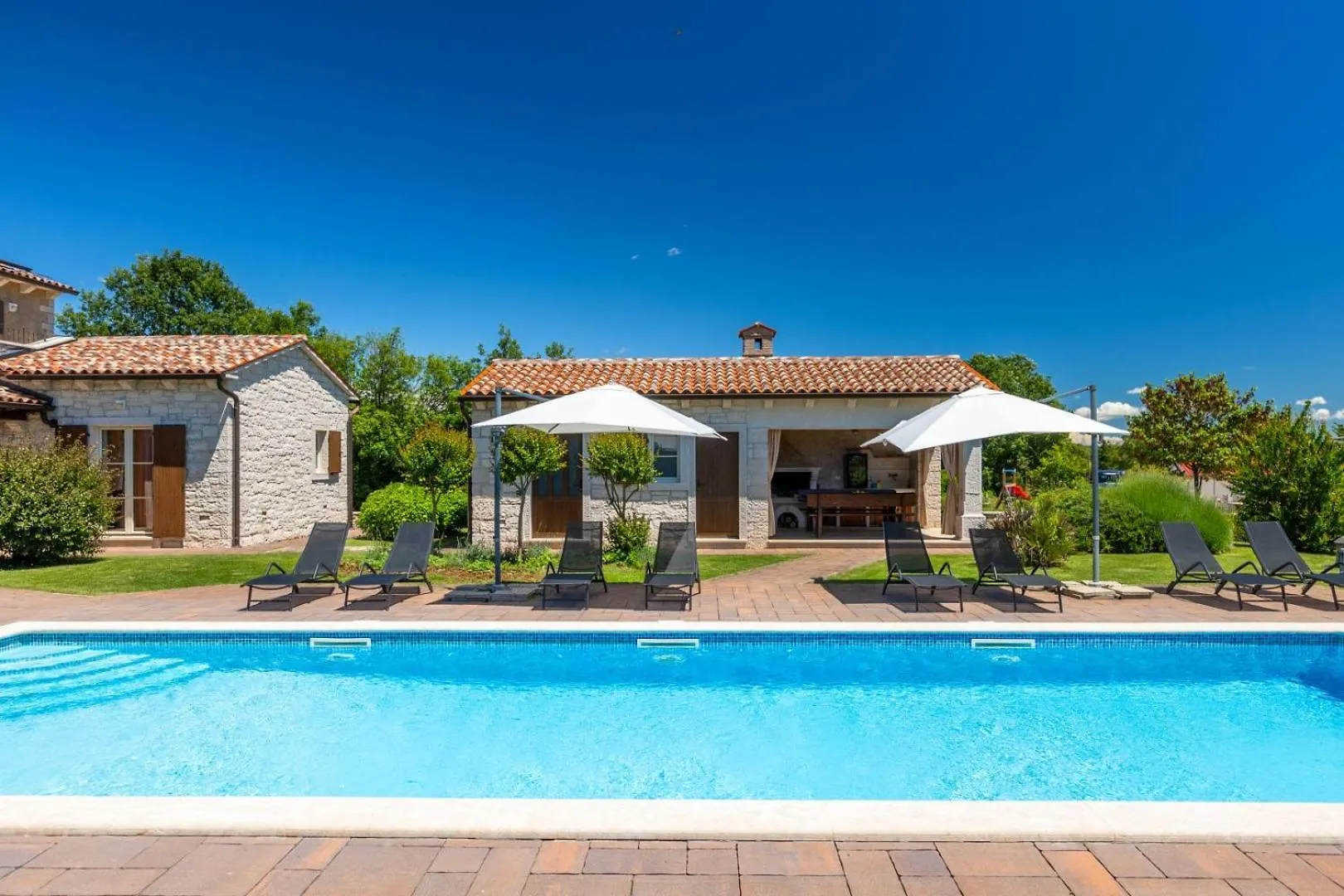 Rustic Villa Stancija Martina With Pool In Tinjan