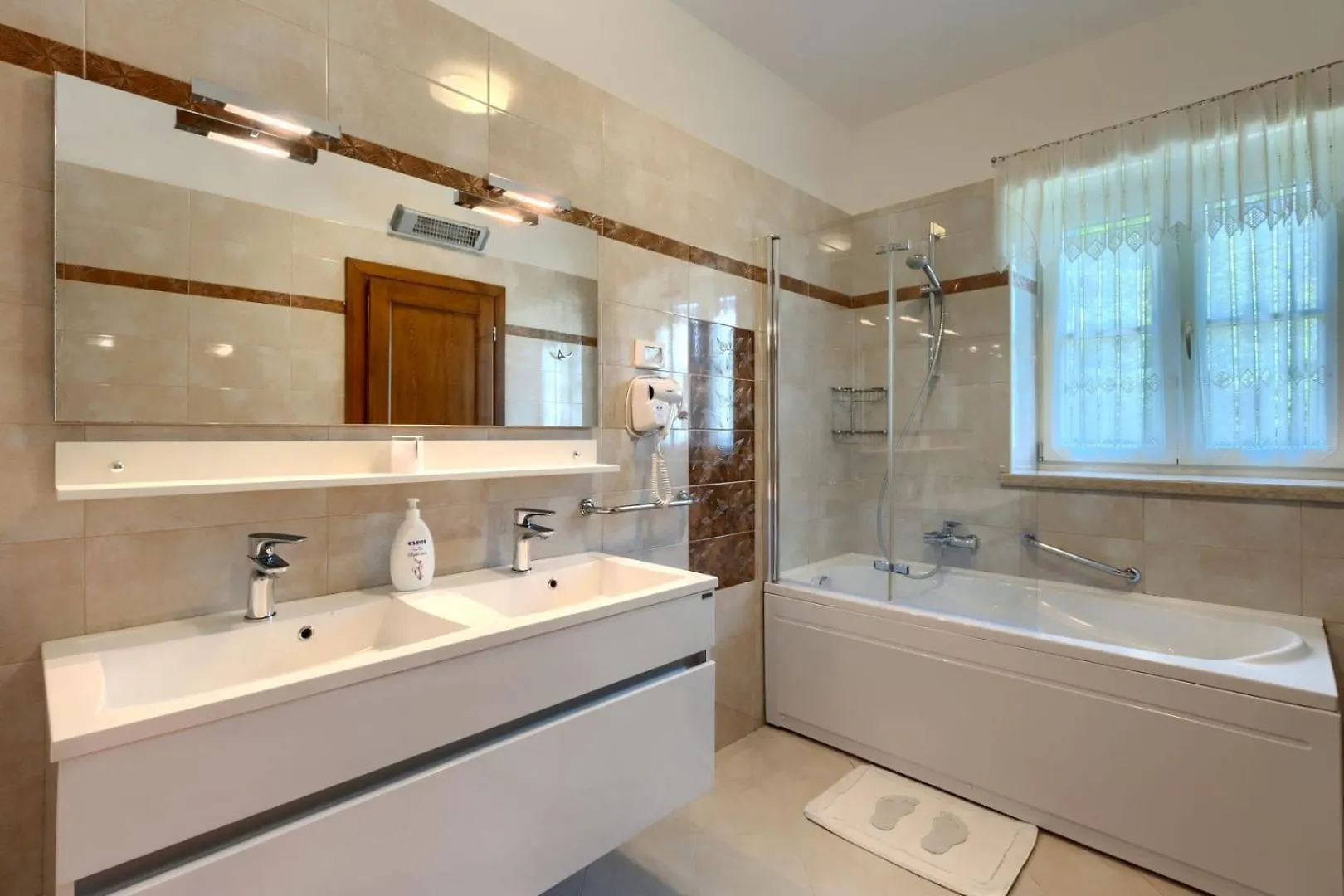 Rustic Villa Stancija Martina With Pool In Tinjan