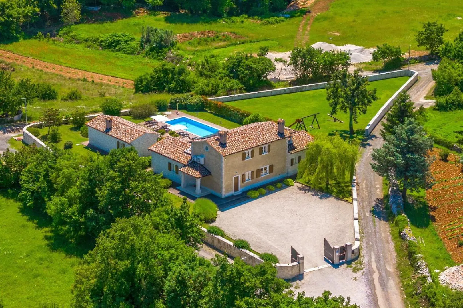 Rustic Villa Stancija Martina With Pool In Tinjan