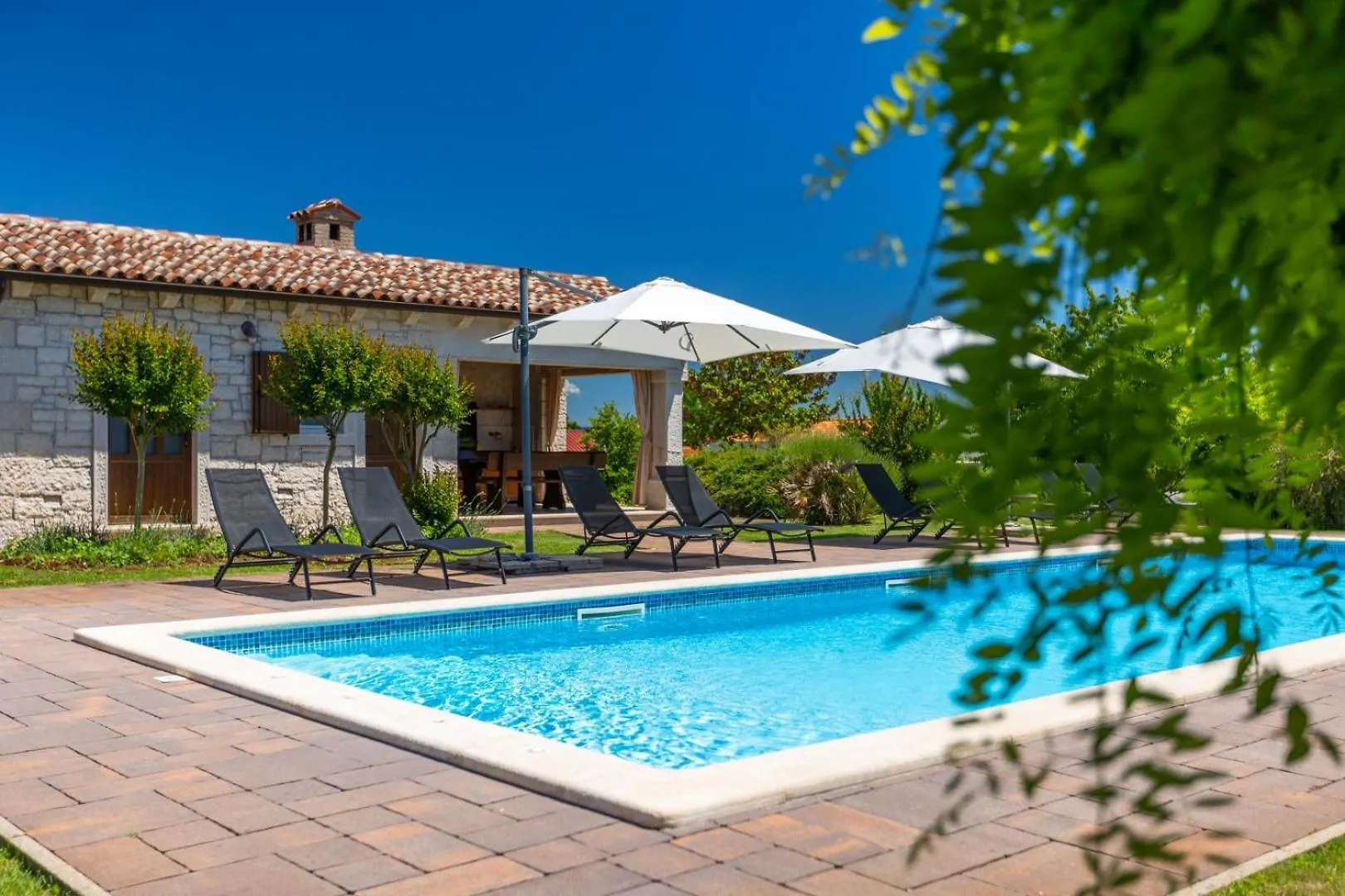 Rustic Villa Stancija Martina With Pool In Tinjan