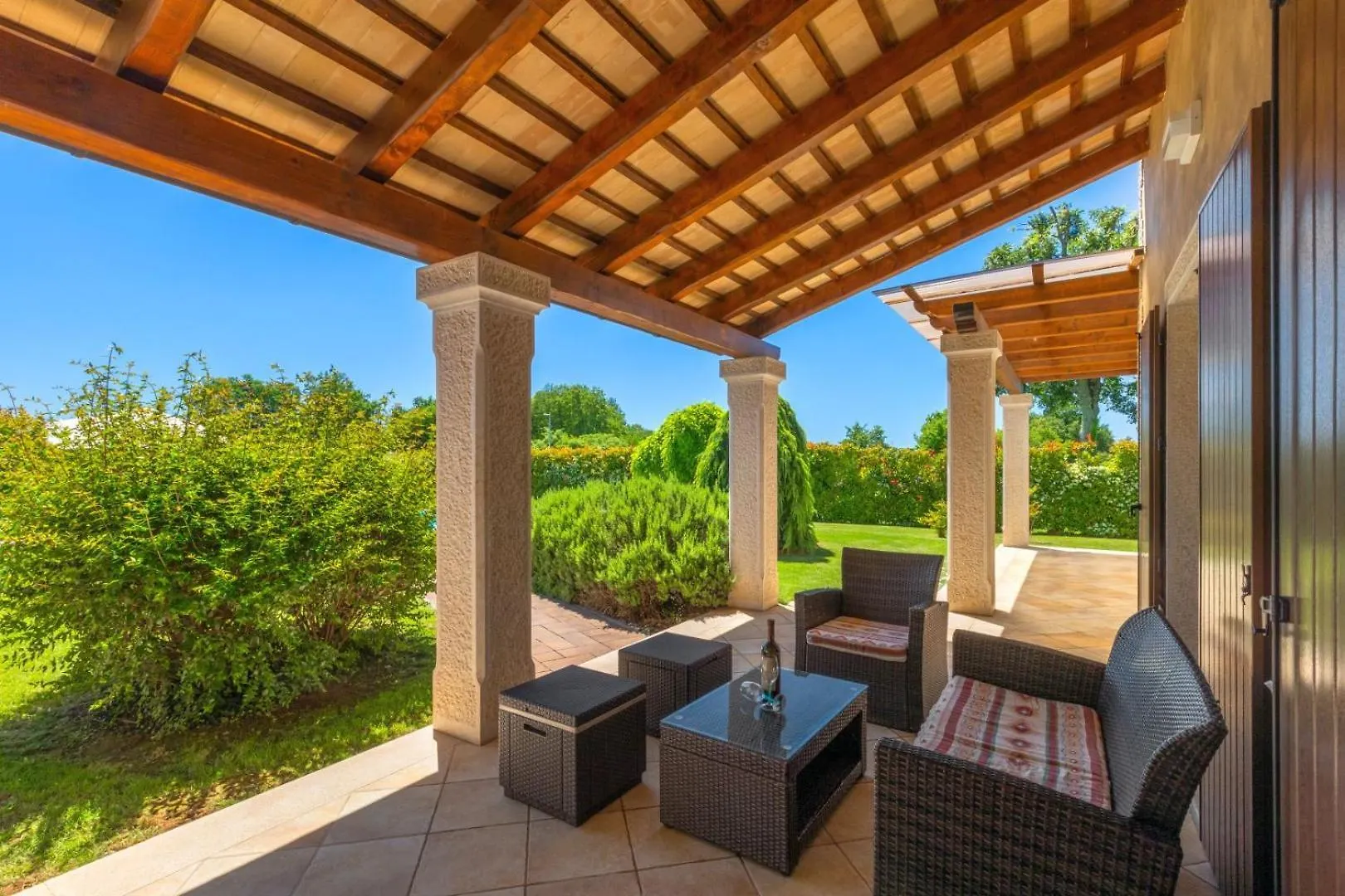 Rustic Villa Stancija Martina With Pool In Tinjan